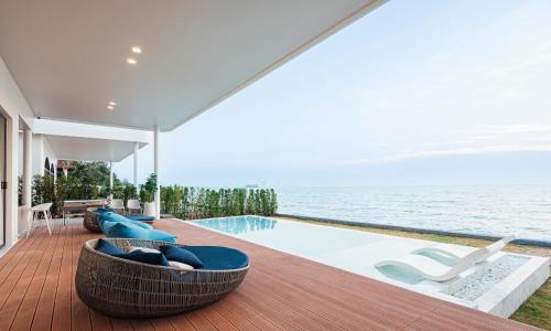 Sea Season Pool Villa Pattaya in Bang Lamung