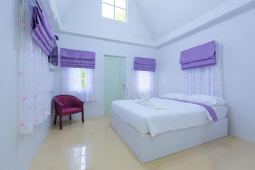 บ้านสวนทิวภูผาวัดเจดีย์ไอ้ไข่ in Ban Sai Liang