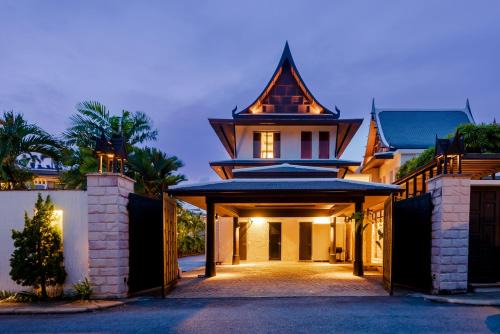 Royal Marina Phuket Premium 5-Bedroom Villa 22m Private Yacht Berth in Phuket Town