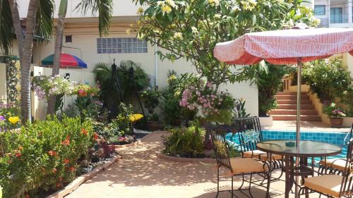 BUTTERFLY GARDEN BOUTIQUE RESIDENCES Apts and villas, A Lifestyle Destination Ex Lg 1-3 bedroom units , Full kitchen, 2 Full bathrooms, Rain shower, Spa bath, FREE BBQ, Free fast fiber optic WIFI, Staff 24-7