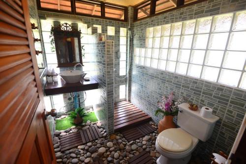 Viang Yonok Hotel, Restaurant, Sports Club